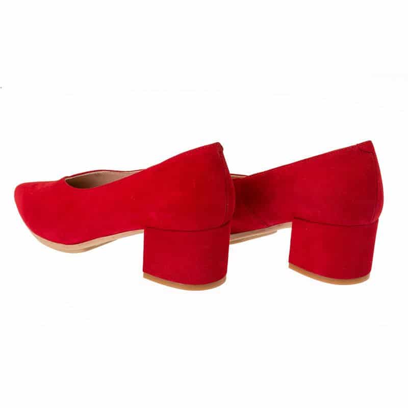 Zapato de novia de color rojo con estilo salón
