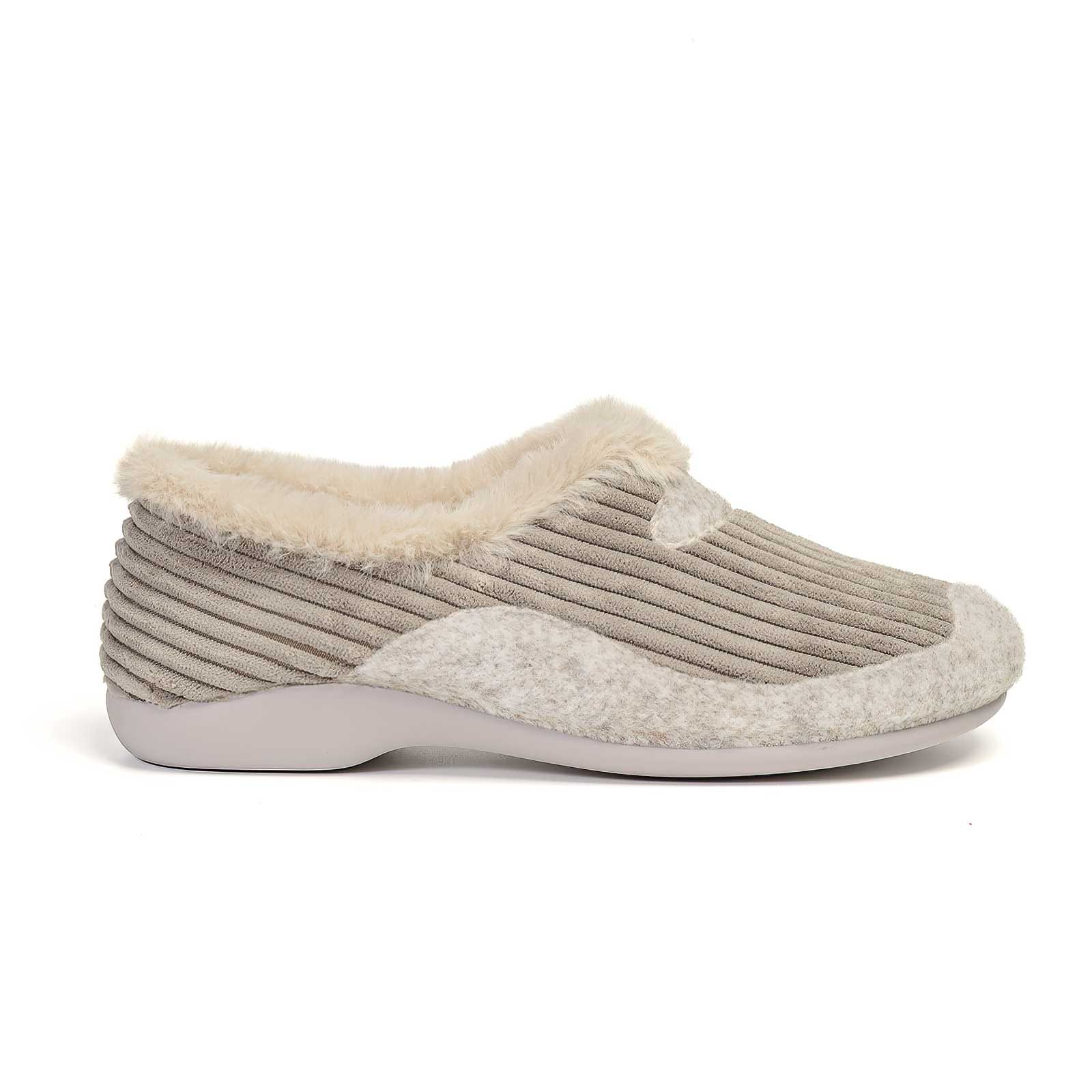 Zapatilla Cerrada LIA Tostada